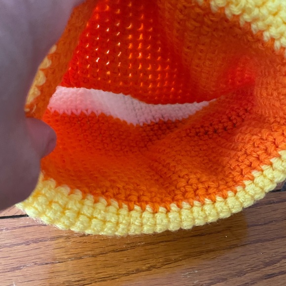 CANDY CORN BEANIE CHILD SIZE  NWOT - Picture 4 of 6